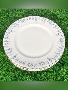 Royal Albert ‘Memory Lane’ China Dinner Plates with Blue Floral Garland Rim (4)